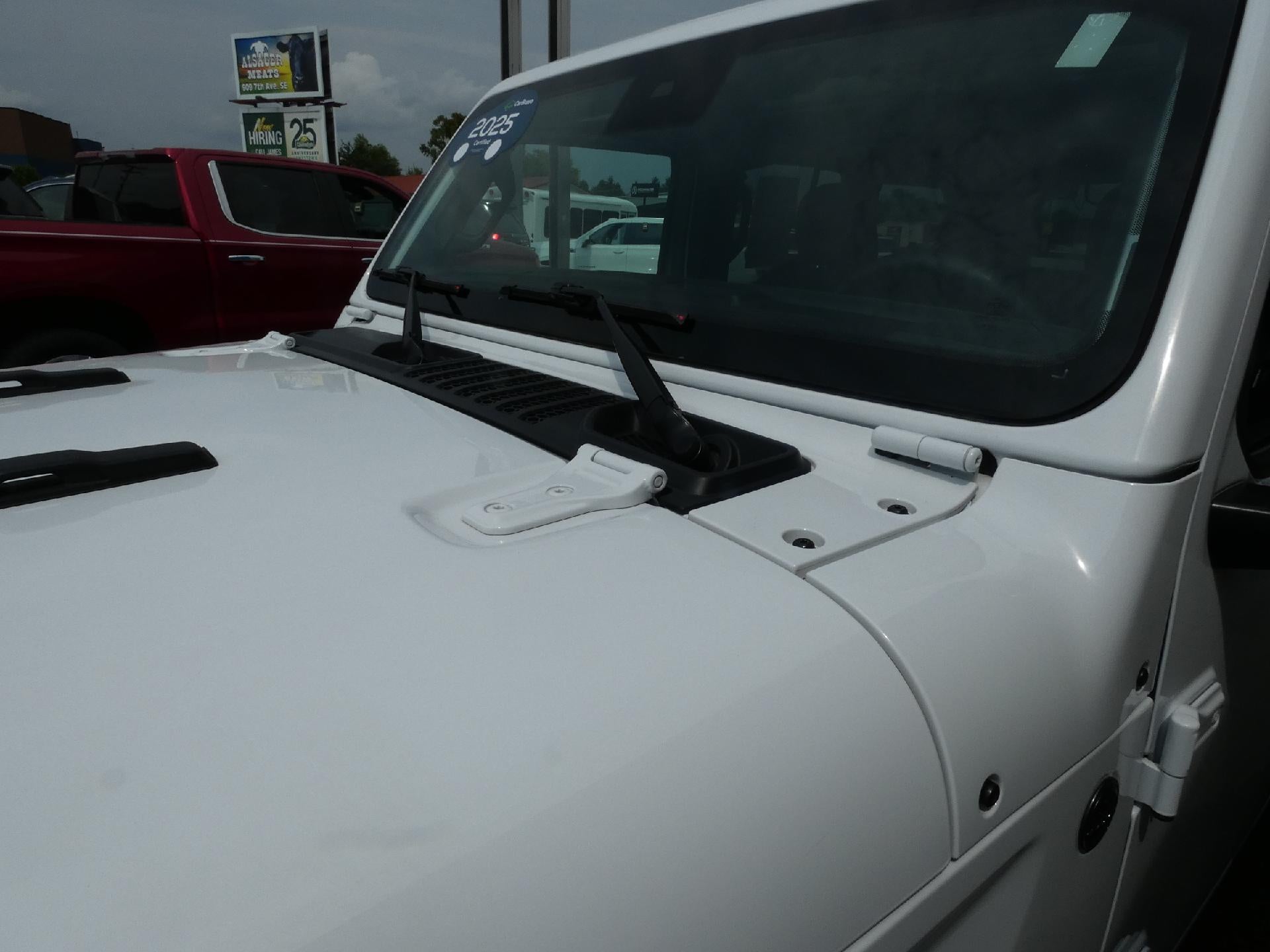 2025 Jeep Wrangler 4-Door Sahara 4x4