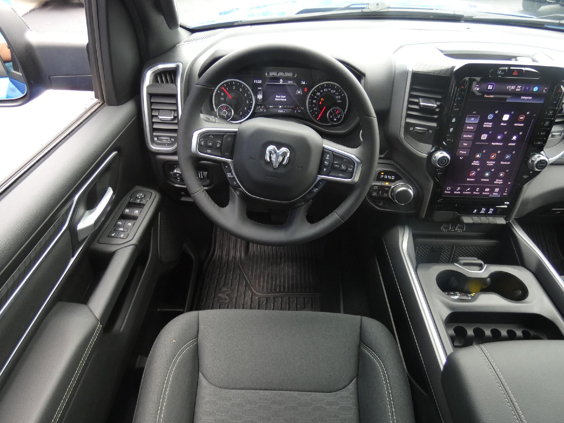 2025 RAM 1500 Big Horn Crew Cab 4x4 5'7" Box