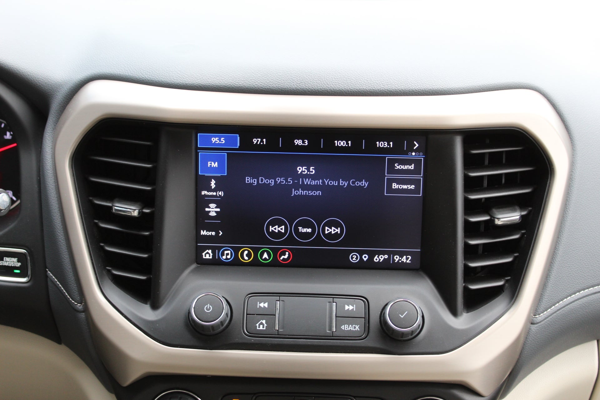 2023 GMC Acadia Denali
