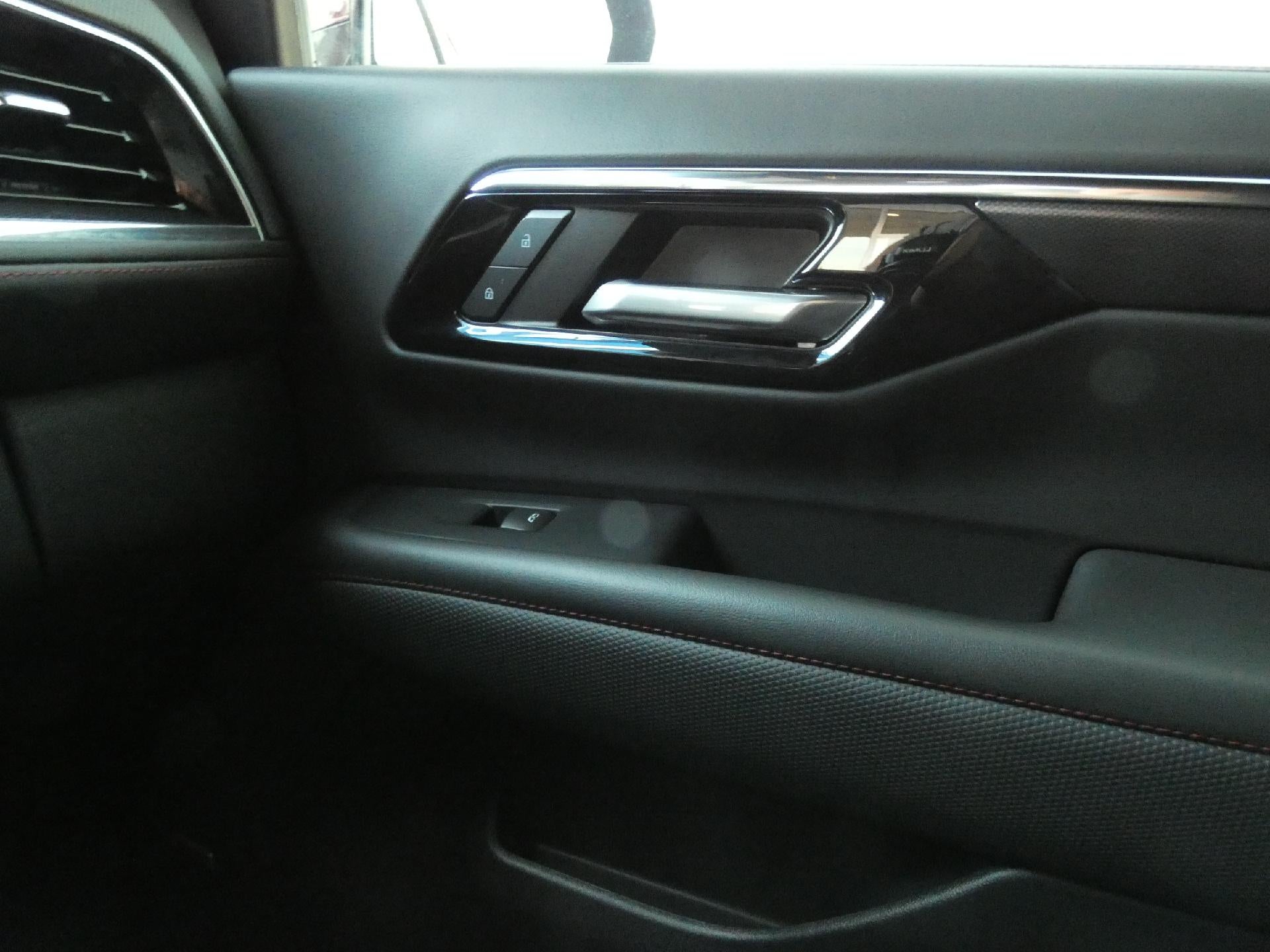 2025 Chevrolet Suburban RST