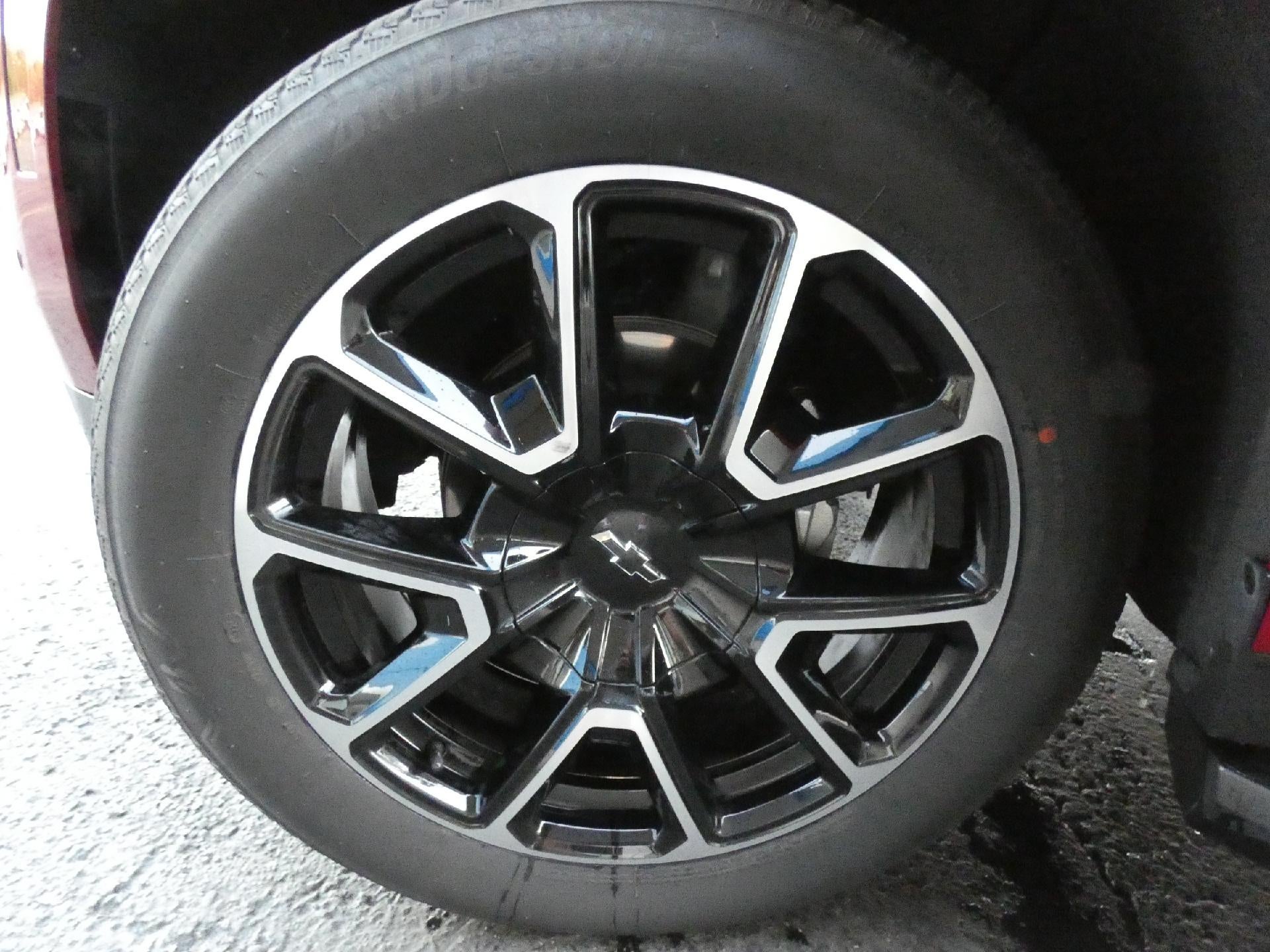 2025 Chevrolet Suburban RST