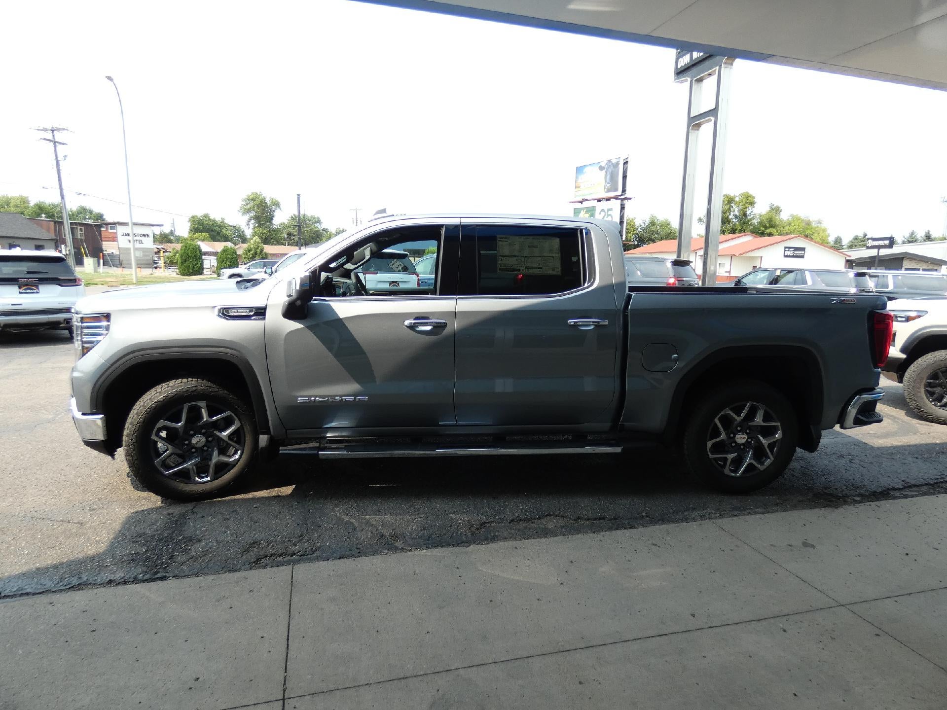 2026 GMC Sierra 1500 SLT - Photo 10