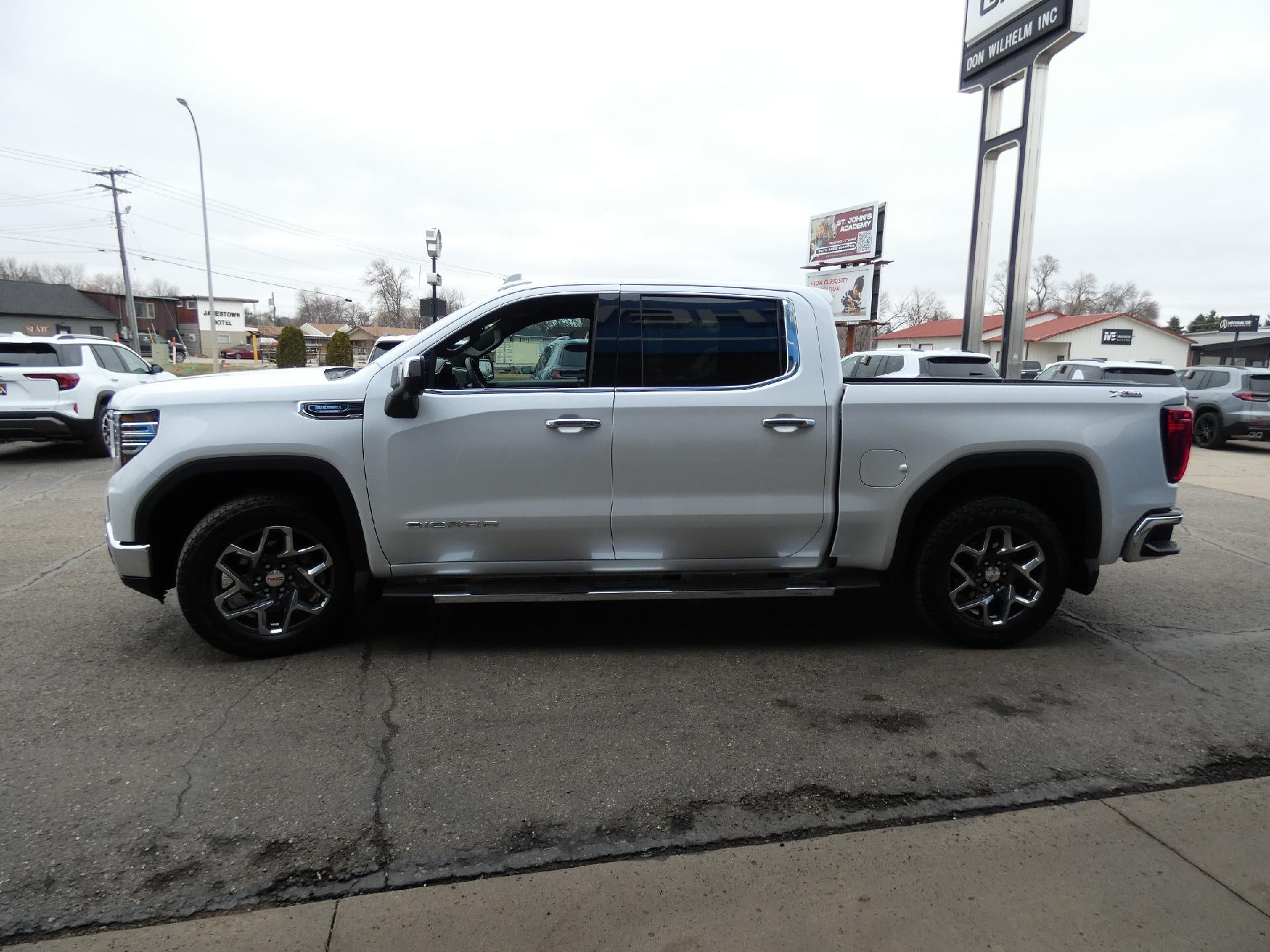 2025 GMC Sierra 1500 SLT