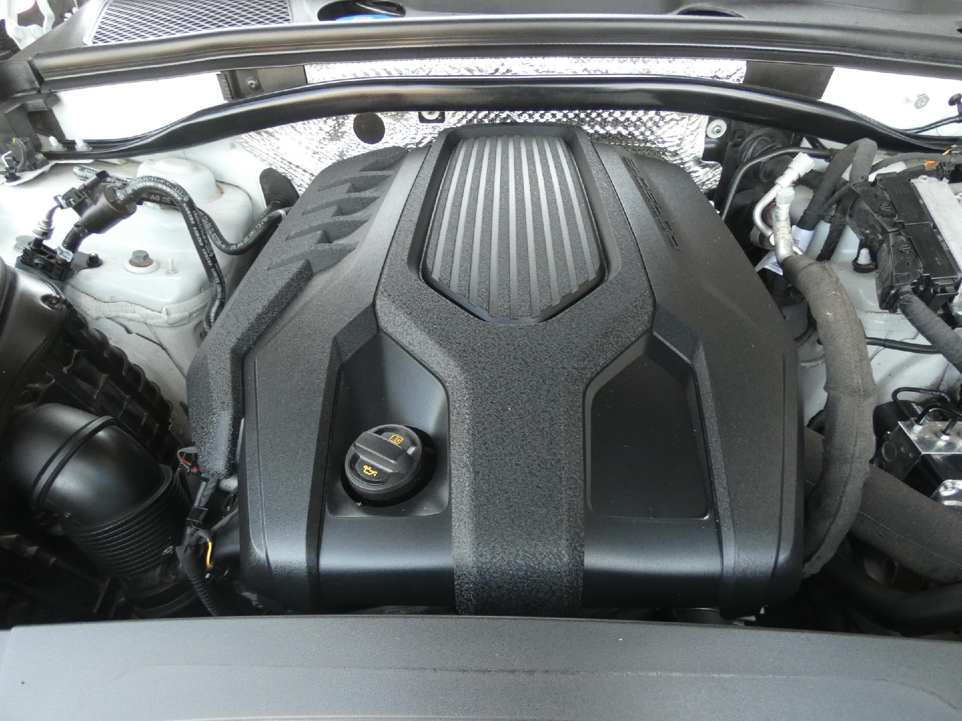 2023 Porsche Macan T