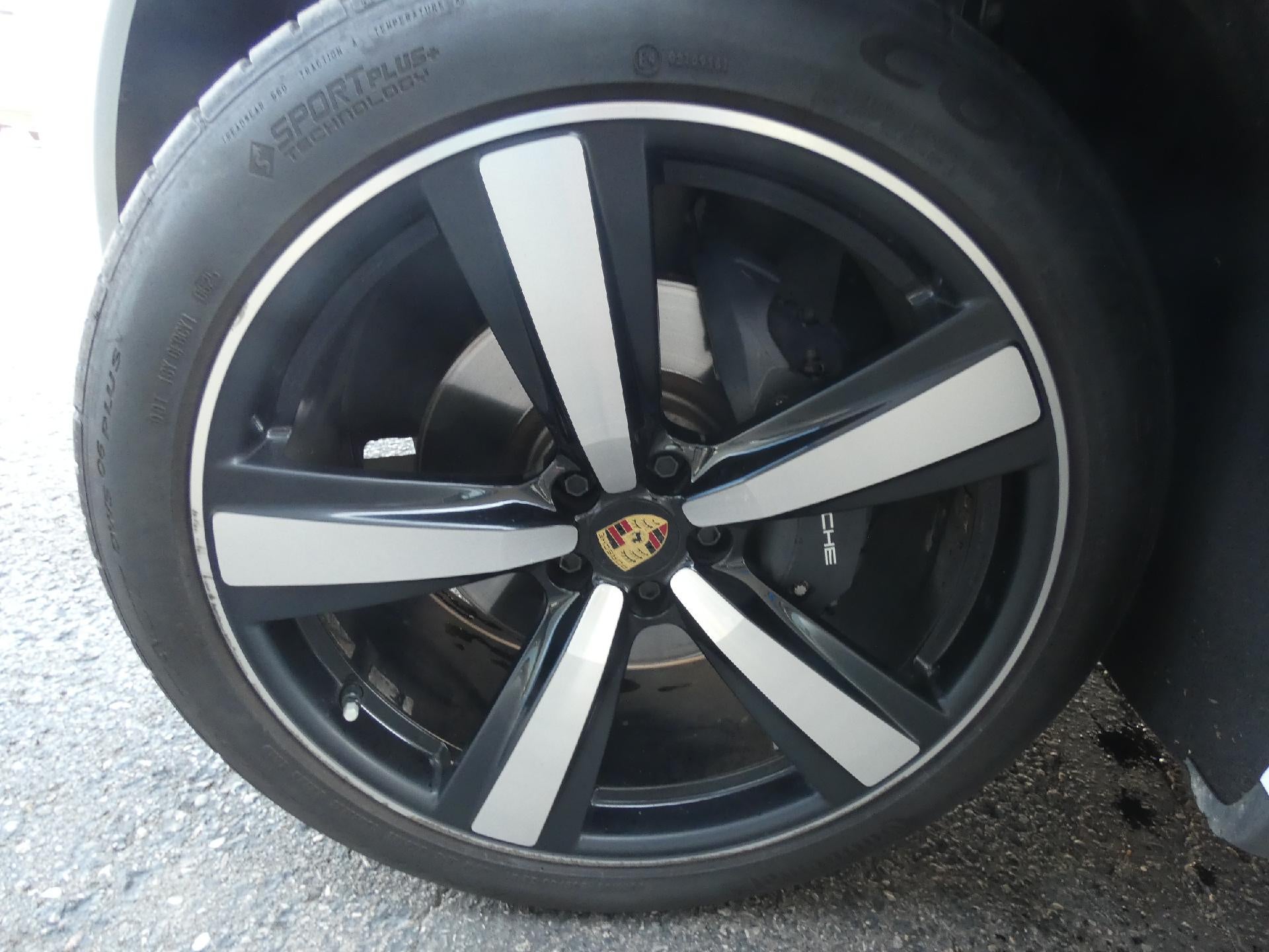 2023 Porsche Macan T